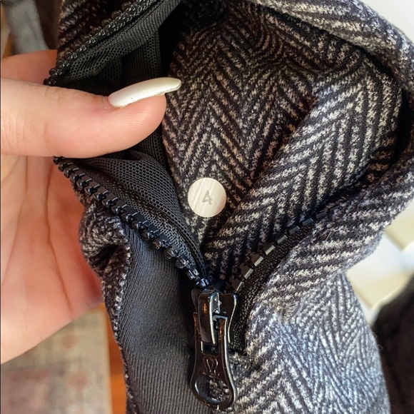 Lululemon Size 4 Zip-Up Jacket - Picture 5 of 5